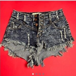 Almost acid wash style Jean shorts   🤍💙​​​​​​​​​​​​​​​​​​​​​​​